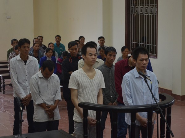 3 anh em ruột cùng hầu tòa ảnh 1 3 anh em ruột cùng hầu tòa ảnh 1
