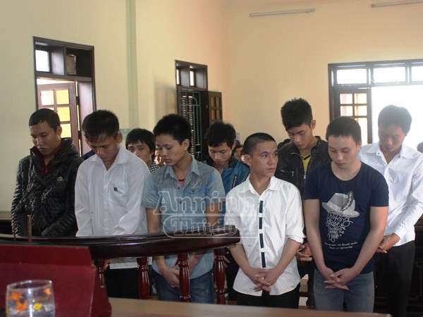 Hà Tĩnh: Thêm 10 đối tượng phá trụ sở xã, đốt xe công an lĩnh án ảnh 1 Hà Tĩnh: Thêm 10 đối tượng phá trụ sở xã, đốt xe công an lĩnh án ảnh 1