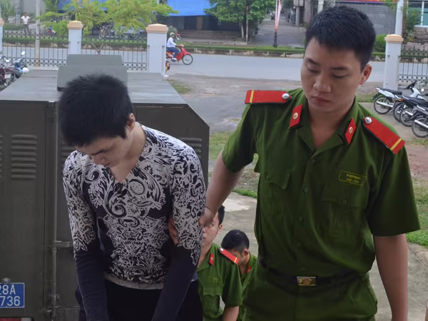 Kẻ đốn mạt 2 lần hiếp dâm con gái của đồng nghiệp ảnh 1 Kẻ đốn mạt 2 lần hiếp dâm con gái của đồng nghiệp ảnh 1