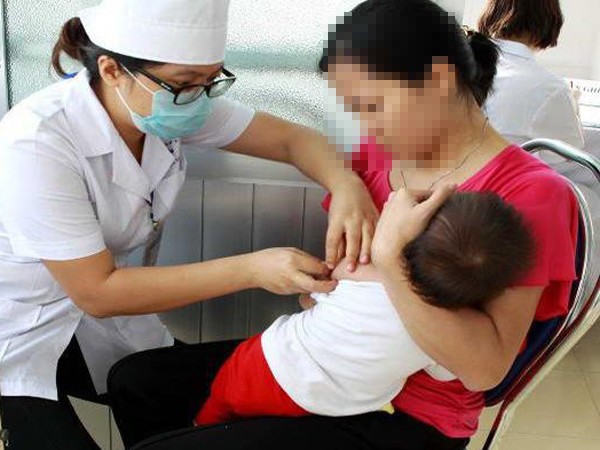 Tiêm vắc xin tại nhà - ẩn họa khôn lường ảnh 1 Tiêm vắc xin tại nhà - ẩn họa khôn lường ảnh 1