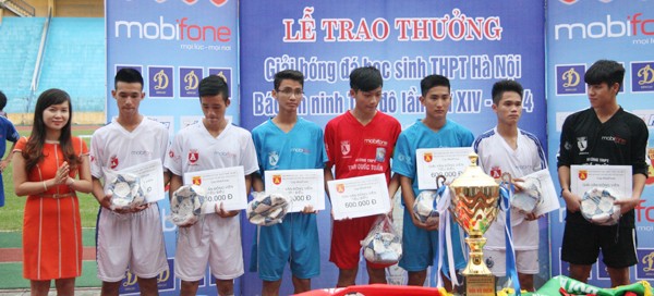 THPT Trần Quốc Tuấn lần thứ 2 đăng quang giải bóng đá học sinh Hà Nội ảnh 17 THPT Trần Quốc Tuấn lần thứ 2 đăng quang giải bóng đá học sinh Hà Nội ảnh 17