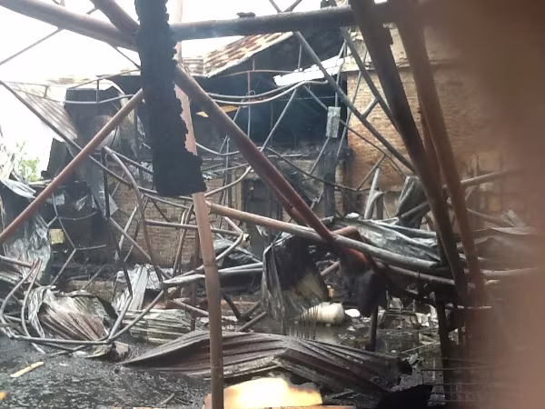 Lửa cháy tan hoang xưởng gỗ, xưởng quảng cáo ảnh 2 Lửa cháy tan hoang xưởng gỗ, xưởng quảng cáo ảnh 2