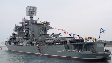 Tuần dương hạm mang tên lửa Kerch bất ngờ bốc cháy tại Sevastopol ảnh 1