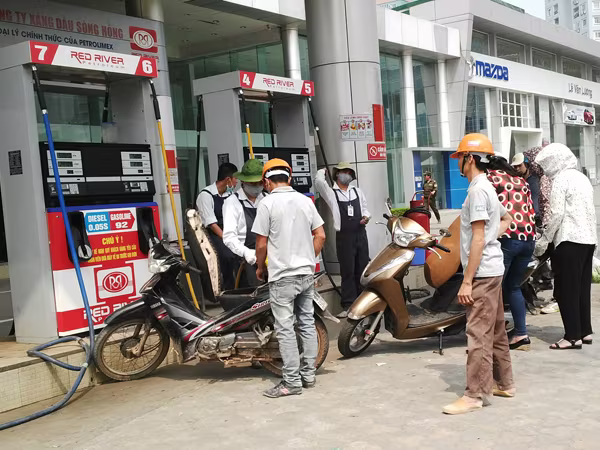 Có thể xem xét giảm tiếp giá xăng dầu ảnh 1 Có thể xem xét giảm tiếp giá xăng dầu ảnh 1