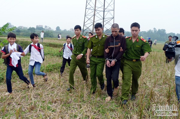 Bắt gọn tên trộm tháo cột điện cao thế đi... bán đồng nát ảnh 1 Bắt gọn tên trộm tháo cột điện cao thế đi... bán đồng nát ảnh 1