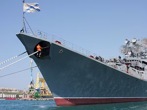 Cháy tàu chống ngầm lớn nhất của Nga tại Sevastopol ảnh 1