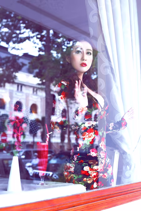 MC Kim Trang gợi cảm giữa mùa thu Sài Gòn ảnh 4 MC Kim Trang gợi cảm giữa mùa thu Sài Gòn ảnh 4