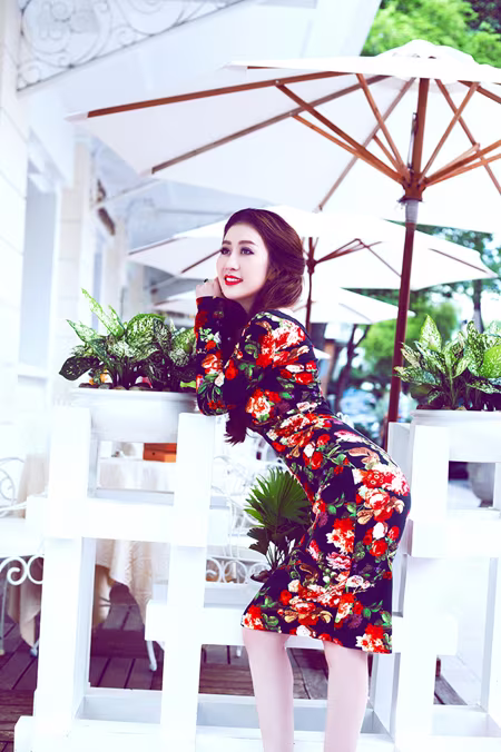 MC Kim Trang gợi cảm giữa mùa thu Sài Gòn ảnh 5 MC Kim Trang gợi cảm giữa mùa thu Sài Gòn ảnh 5