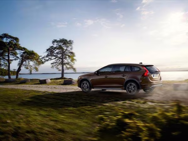 Volvo V60 Cross Country sẵn sàng cho Los Angeles Auto Show ảnh 6 Volvo V60 Cross Country sẵn sàng cho Los Angeles Auto Show ảnh 6