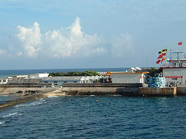 Việt Nam trao công hàm phản đối Trung Quốc xâm phạm nghiêm trọng chủ quyền ảnh 1