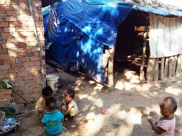 Chuyện bi hài ở nơi toàn Việt kiều sống nghèo khổ trong các “ổ chuột” ảnh 2