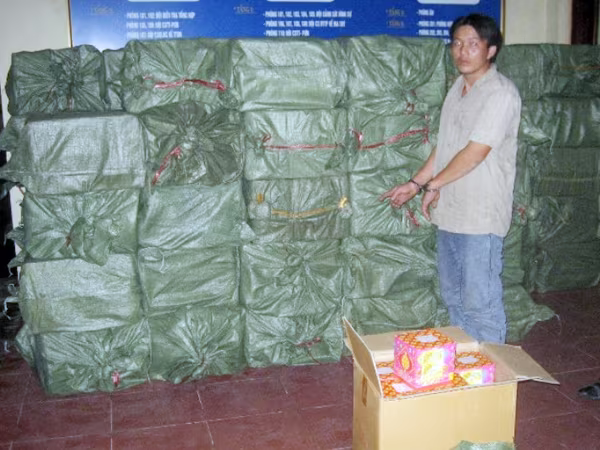 Thản nhiên thuê xe lạnh chở pháo lậu ảnh 1 Thản nhiên thuê xe lạnh chở pháo lậu ảnh 1