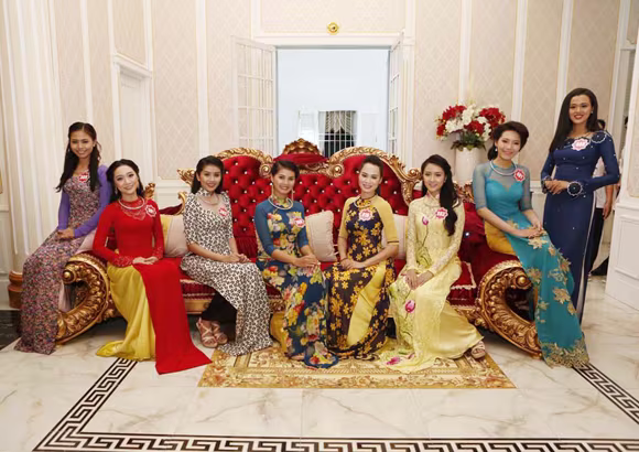 Theo chân thí sinh hoa hậu Việt Nam thăm nhà Công tử Bạc Liêu ảnh 2 Theo chân thí sinh hoa hậu Việt Nam thăm nhà Công tử Bạc Liêu ảnh 2