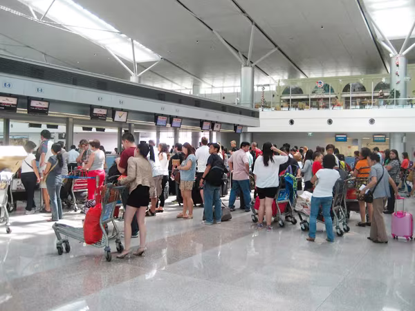 Nhân viên hàng không vô cảm, hách dịch, sếp có thể mất chức ảnh 1