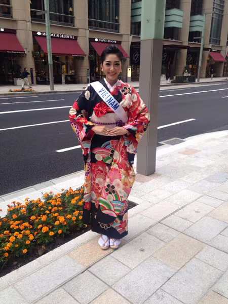 Hoa hậu Đặng Thu Thảo “bỡ ngỡ” diện Kimono ảnh 5 Hoa hậu Đặng Thu Thảo “bỡ ngỡ” diện Kimono ảnh 5