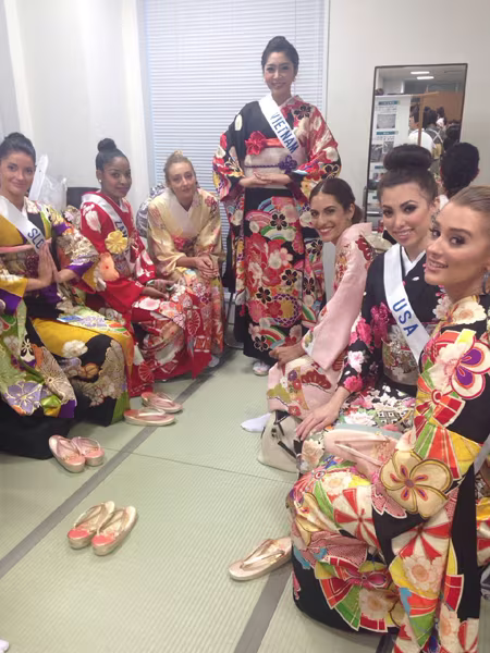 Hoa hậu Đặng Thu Thảo “bỡ ngỡ” diện Kimono ảnh 3 Hoa hậu Đặng Thu Thảo “bỡ ngỡ” diện Kimono ảnh 3
