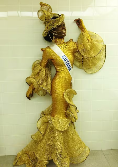 HHQT 2014: Áo dài Việt Nam lọt Top 10 trang phục truyền thống đẹp nhất ảnh 2 HHQT 2014: Áo dài Việt Nam lọt Top 10 trang phục truyền thống đẹp nhất ảnh 2