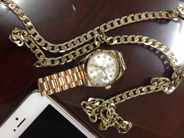 Tên trộm "to gan": Nghe nhạc, "thưởng" sữa rồi mới ôm tài sản bỏ trốn ảnh 1 Tên trộm "to gan": Nghe nhạc, "thưởng" sữa rồi mới ôm tài sản bỏ trốn ảnh 1