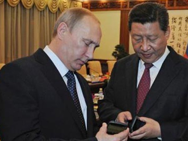 Tổng thống Putin tặng smartphone cho ông Tập Cận Bình ảnh 1 Tổng thống Putin tặng smartphone cho ông Tập Cận Bình ảnh 1