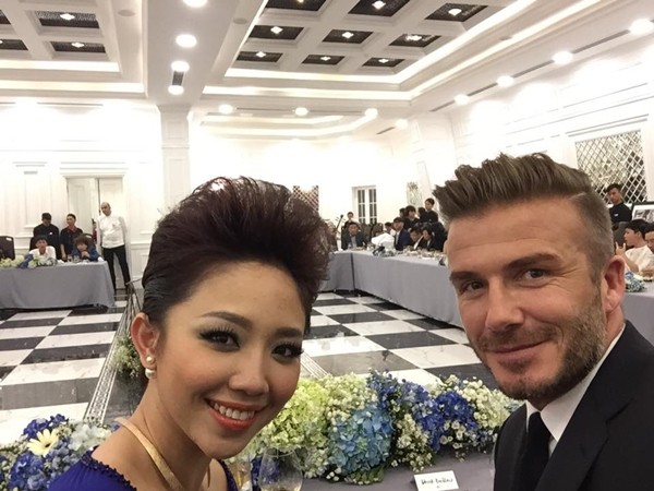 Beckham đánh lẻ chụp ảnh “tự sướng” với Tóc Tiên ảnh 1 Beckham đánh lẻ chụp ảnh “tự sướng” với Tóc Tiên ảnh 1