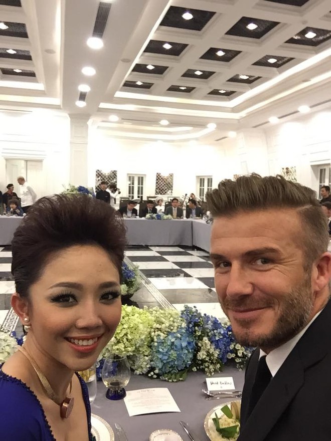 Beckham đánh lẻ chụp ảnh “tự sướng” với Tóc Tiên ảnh 2 Beckham đánh lẻ chụp ảnh “tự sướng” với Tóc Tiên ảnh 2