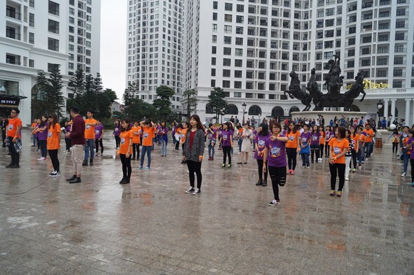 Giới trẻ chào đón sự kiện “Dance For Kindness – Cùng tử tế 2014” ảnh 2 Giới trẻ chào đón sự kiện “Dance For Kindness – Cùng tử tế 2014” ảnh 2