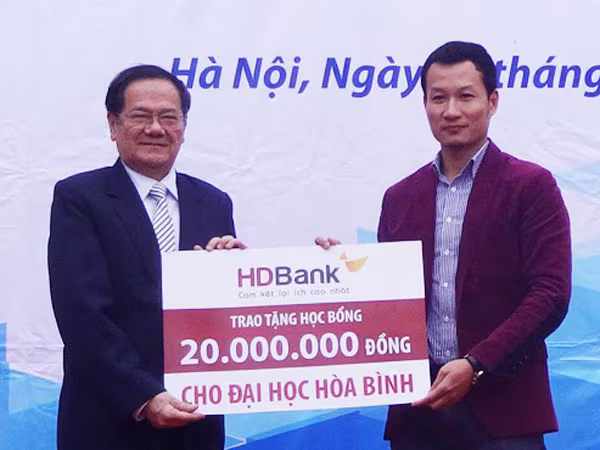 HDBank trao 10 suất học bổng cho sinh viên xuất sắc ảnh 1 HDBank trao 10 suất học bổng cho sinh viên xuất sắc ảnh 1