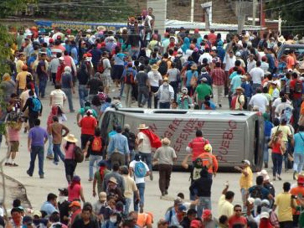 Người biểu tình Mexico phong tỏa sân bay quốc tế ảnh 1 Người biểu tình Mexico phong tỏa sân bay quốc tế ảnh 1