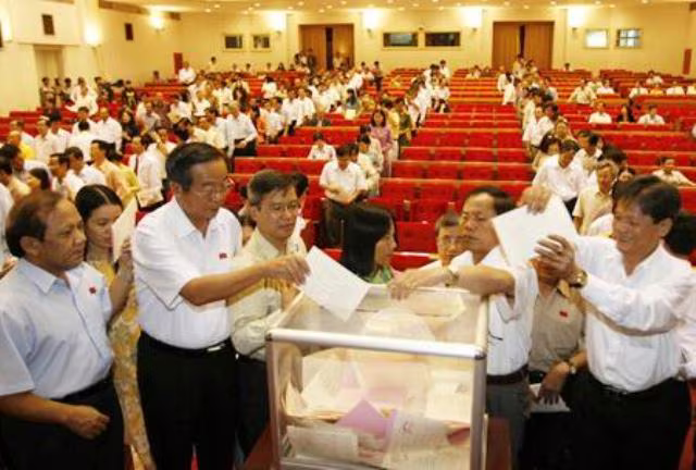 Chủ tịch QH Nguyễn Sinh Hùng: Lá phiếu cầm nhẹ nhàng, nhưng là trách nhiệm lớn với cử tri ảnh 2 Chủ tịch QH Nguyễn Sinh Hùng: Lá phiếu cầm nhẹ nhàng, nhưng là trách nhiệm lớn với cử tri ảnh 2