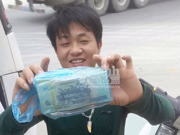 Phụ xe trả lại 150 triệu đồng cho hành khách bỏ quên ảnh 1 Phụ xe trả lại 150 triệu đồng cho hành khách bỏ quên ảnh 1