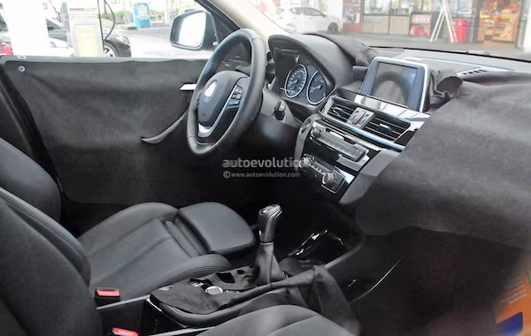 Lộ ảnh nội thất của BMW X1 thế hệ mới ảnh 2 Lộ ảnh nội thất của BMW X1 thế hệ mới ảnh 2