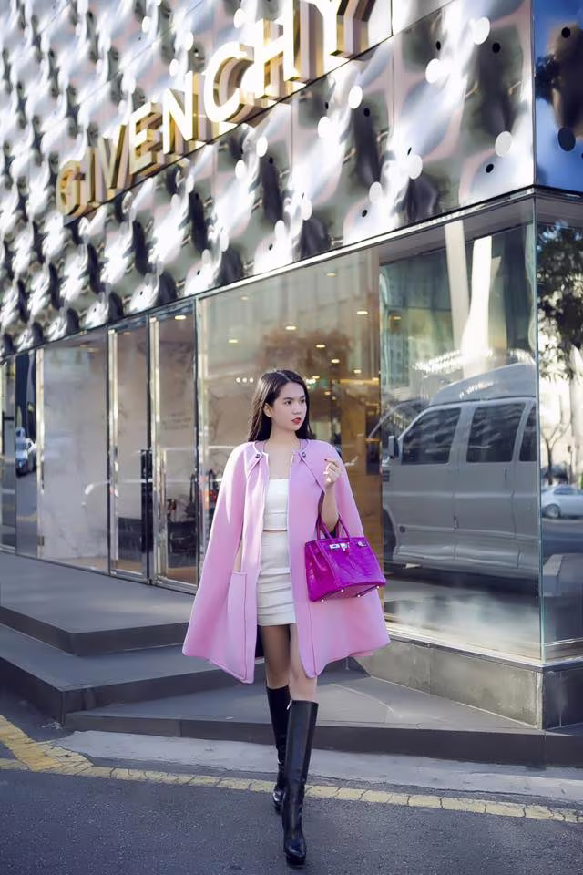 Ngọc Trinh đẹp kiêu sa ở Hàn Quốc, nhẹ nhàng "kiếm" cả tỷ đồng ảnh 3 Ngọc Trinh đẹp kiêu sa ở Hàn Quốc, nhẹ nhàng "kiếm" cả tỷ đồng ảnh 3