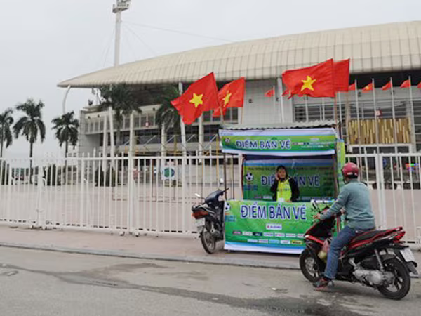 Vé AFF Cup bán nhỏ giọt, người hâm mộ không mặn mà ảnh 2 Vé AFF Cup bán nhỏ giọt, người hâm mộ không mặn mà ảnh 2