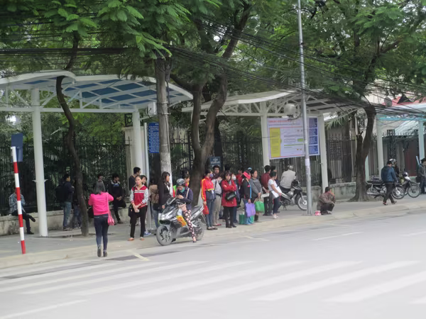 Trạm trung chuyển Cầu Giấy “đìu hiu” trước ngày phá dỡ ảnh 1 Trạm trung chuyển Cầu Giấy “đìu hiu” trước ngày phá dỡ ảnh 1