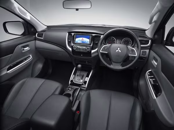 Xe bán tải Mitsubishi Triton thế hệ mới trình làng đầy ấn tượng ảnh 2 Xe bán tải Mitsubishi Triton thế hệ mới trình làng đầy ấn tượng ảnh 2
