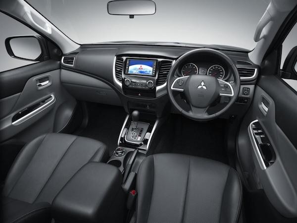 Xe bán tải Mitsubishi Triton thế hệ mới trình làng đầy ấn tượng ảnh 2 Xe bán tải Mitsubishi Triton thế hệ mới trình làng đầy ấn tượng ảnh 2