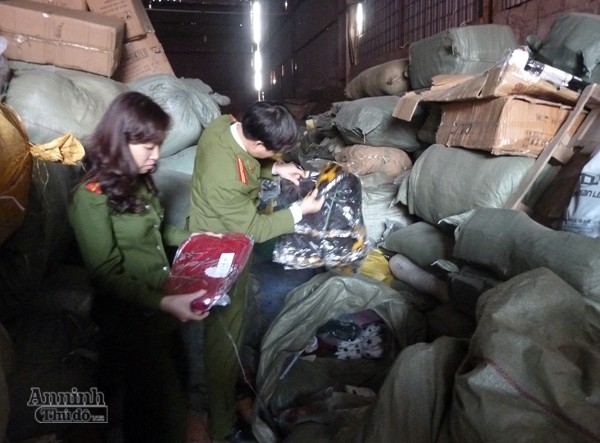 Cảnh sát liên tiếp bắt 2 vụ vận chuyển hàng lậu số lượng lớn ảnh 1 Cảnh sát liên tiếp bắt 2 vụ vận chuyển hàng lậu số lượng lớn ảnh 1