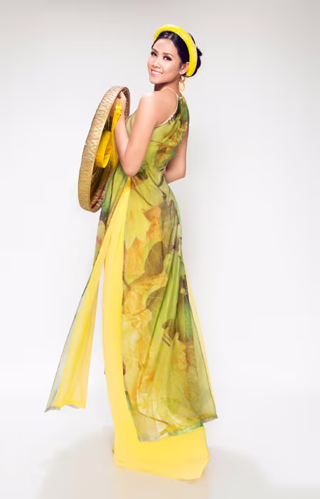 Nguyễn Thị Loan lộng lẫy trong trang phục thi Dance of the world ảnh 3 Nguyễn Thị Loan lộng lẫy trong trang phục thi Dance of the world ảnh 3