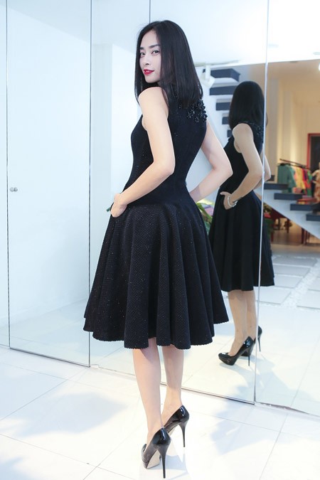 Ngô Thanh Vân đầy bí ẩn và quyến rũ trong trang phục Twins ảnh 1 Ngô Thanh Vân đầy bí ẩn và quyến rũ trong trang phục Twins ảnh 1