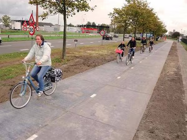 Con đường năng lượng Mặt trời đầu tiên trên thế giới ảnh 1 Con đường năng lượng Mặt trời đầu tiên trên thế giới ảnh 1