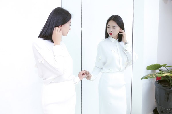 Ngô Thanh Vân đầy bí ẩn và quyến rũ trong trang phục Twins ảnh 8 Ngô Thanh Vân đầy bí ẩn và quyến rũ trong trang phục Twins ảnh 8