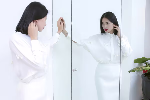 Ngô Thanh Vân đầy bí ẩn và quyến rũ trong trang phục Twins ảnh 9 Ngô Thanh Vân đầy bí ẩn và quyến rũ trong trang phục Twins ảnh 9