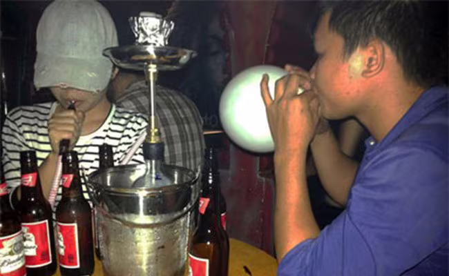 Kiểm soát việc mua bán, sử dụng “khí cười“ ảnh 1 Kiểm soát việc mua bán, sử dụng “khí cười“ ảnh 1