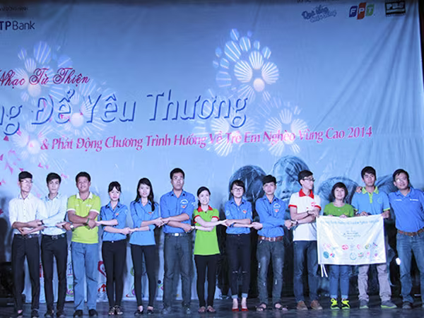 Đêm nhạc từ thiện: “Sống để yêu thương – Hướng về trẻ em nghèo vùng cao’’ ảnh 1 Đêm nhạc từ thiện: “Sống để yêu thương – Hướng về trẻ em nghèo vùng cao’’ ảnh 1