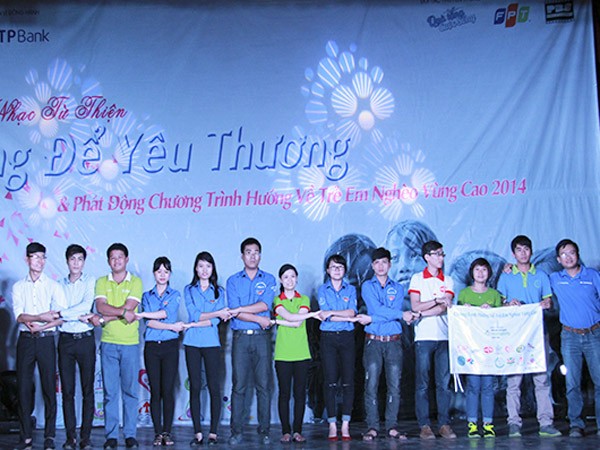 Đêm nhạc từ thiện: “Sống để yêu thương – Hướng về trẻ em nghèo vùng cao’’ ảnh 1 Đêm nhạc từ thiện: “Sống để yêu thương – Hướng về trẻ em nghèo vùng cao’’ ảnh 1