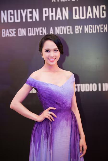 Top 5 HHVN Vũ Ngọc Anh vai trần quyến rũ giao lưu khán giả Thủ đô ảnh 5