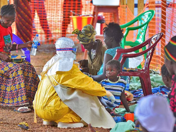 Ebola khoét sâu hố đói nghèo ảnh 1