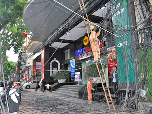 Hà Nội tiếp tục dọn “rác trời” ảnh 1 Hà Nội tiếp tục dọn “rác trời” ảnh 1