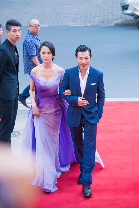 Top 5 HHVN Vũ Ngọc Anh vai trần quyến rũ giao lưu khán giả Thủ đô ảnh 1