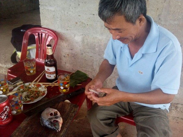 Dị nhân hơn 40 năm ăn đủ các loại thịt sống, kể cả rắn lục xanh đuôi đỏ ảnh 1 Dị nhân hơn 40 năm ăn đủ các loại thịt sống, kể cả rắn lục xanh đuôi đỏ ảnh 1